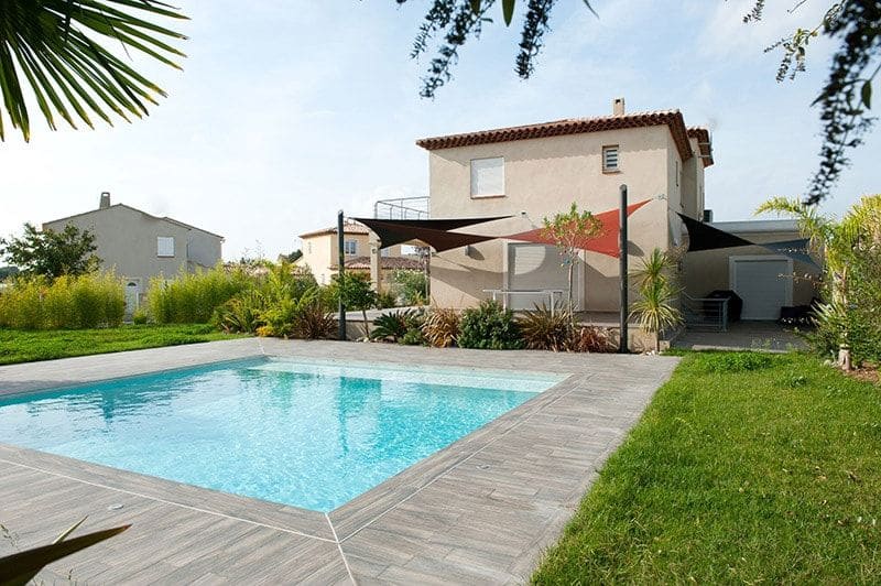 voile d'ombrage pour piscine